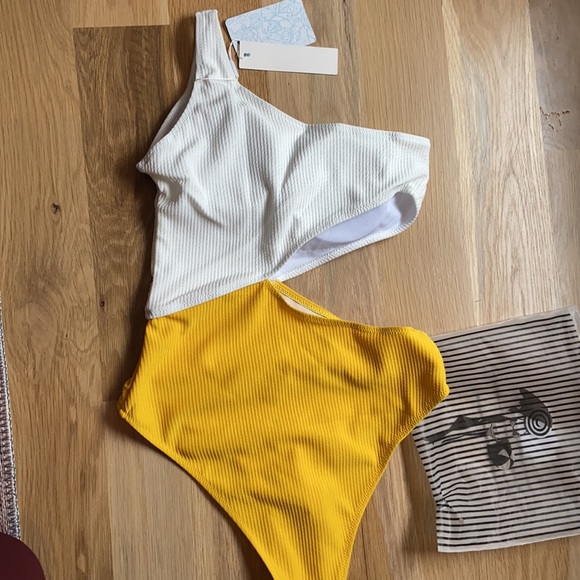 Brand new swimsuit - Picture 4 of 5